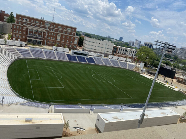 Charlottes Memorial Stadium 768x576