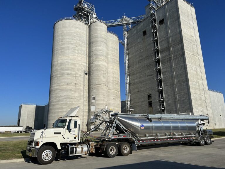 Hensley Bulk Feed Trailers 768x576